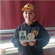 Yo me defino una persona muy comprometida, que le gusta ayudar y estoy listo para enseñar a todo tipo de personas